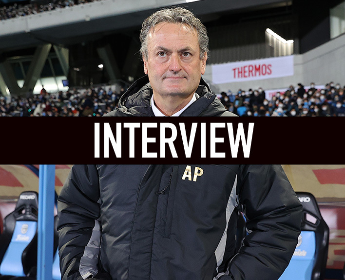 Entrevista com o treinador Albert PUIG ORTONEDA na véspera do jogo contra o Avispa Fukuoka